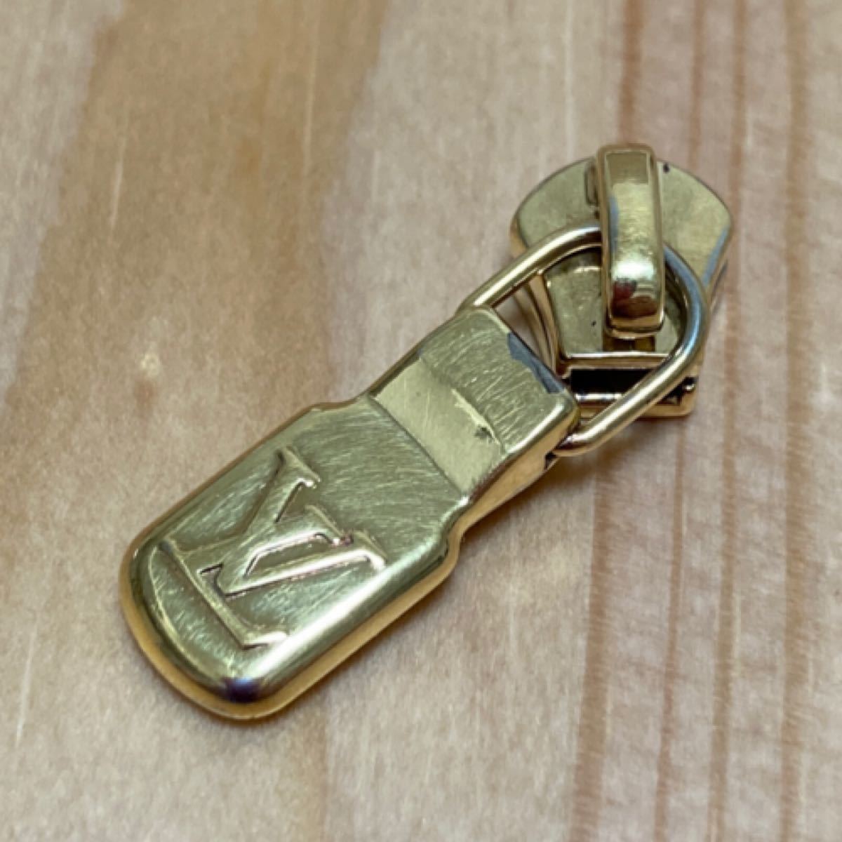 確実正規品・美品・レア】ルイヴィトン ファスナー 引き手 部品 確実正規品・美品・レア】ルイヴィトン ファスナー 引き手 部品