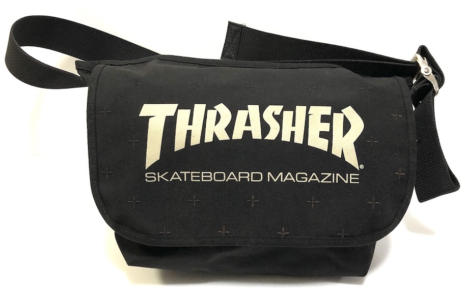 THRASHER × マンハッタンポーテージ 限定 コラボ バッグ スラッシャー メッセンンジャーバッグ スケートボード SK8 大容量 バックル