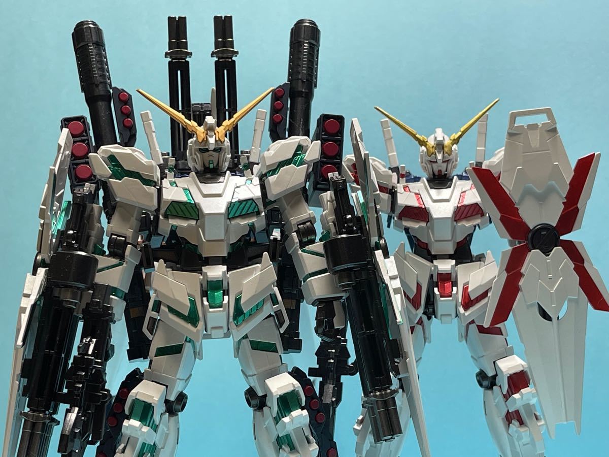 バンダイ 1/144 HGUC ユニコーンガンダム 塗装済み完成品 赤緑セット バンダイ 1/144 HGUC ユニコーンガンダム 塗装済み完成品 赤緑セット