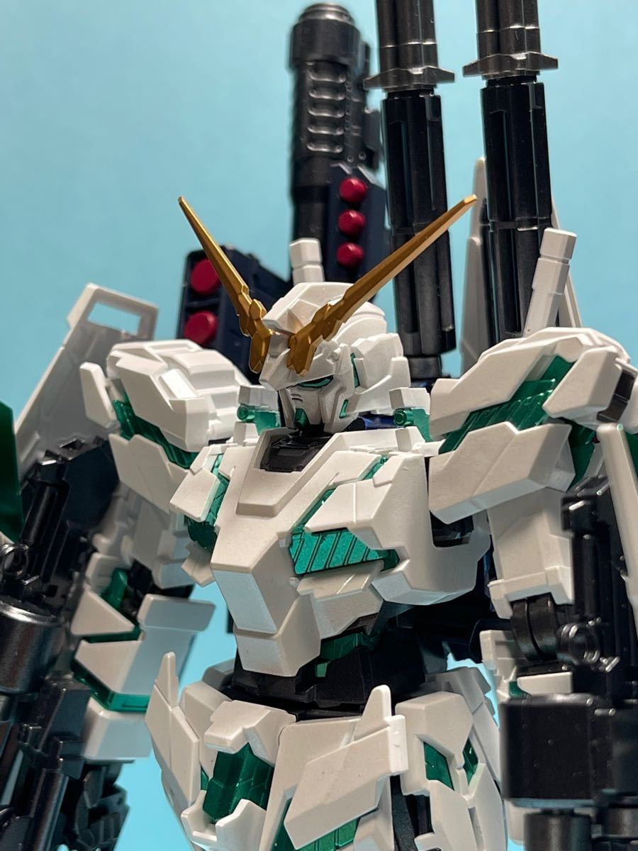 バンダイ　1／144 HGUC ユニコーンガンダム  塗装済み完成品　赤緑セット