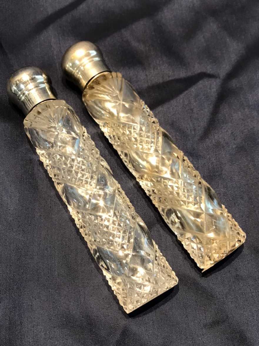 【雑貨】カットガラスのパヒュームボトル2個セット イギリス ディスプレイ品 インテリア用品 骨董品 アンティーク