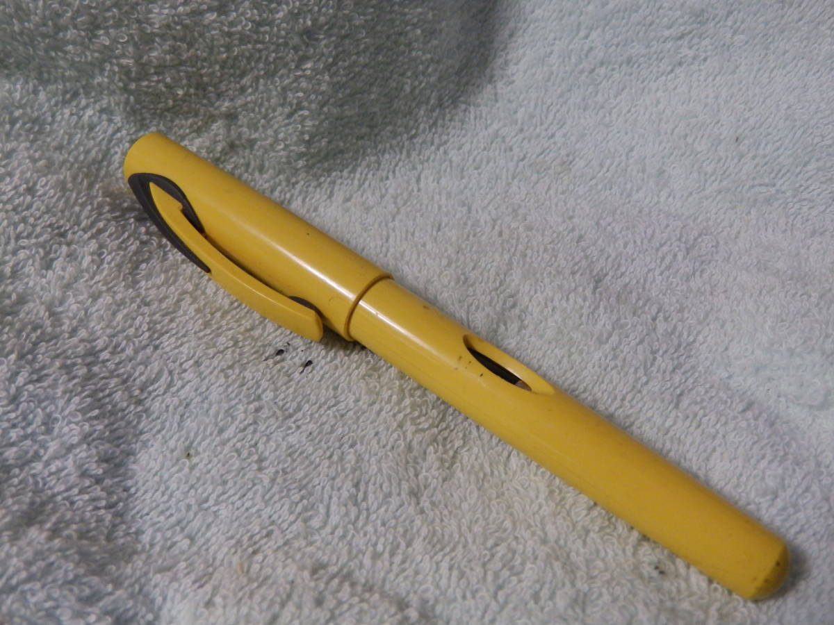 ペリカン万年筆 ・ビッグサイズ・イエロー軸・ペン先 F Yahoo!フリマ（旧）のサムネイル