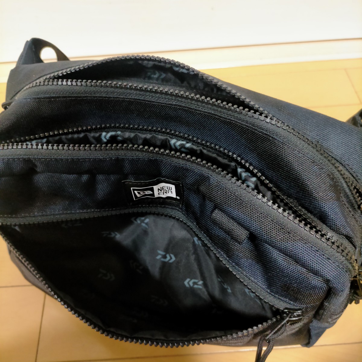 Paypayフリマ 希少 ダイワ ニューエラ コラボ スクエアウエストバッグ Newera フィッシングバッグ Paypayフリマ 希少 ダイワ ニューエラ コラボ スクエアウエストバッグ Newera フィッシングバッグ