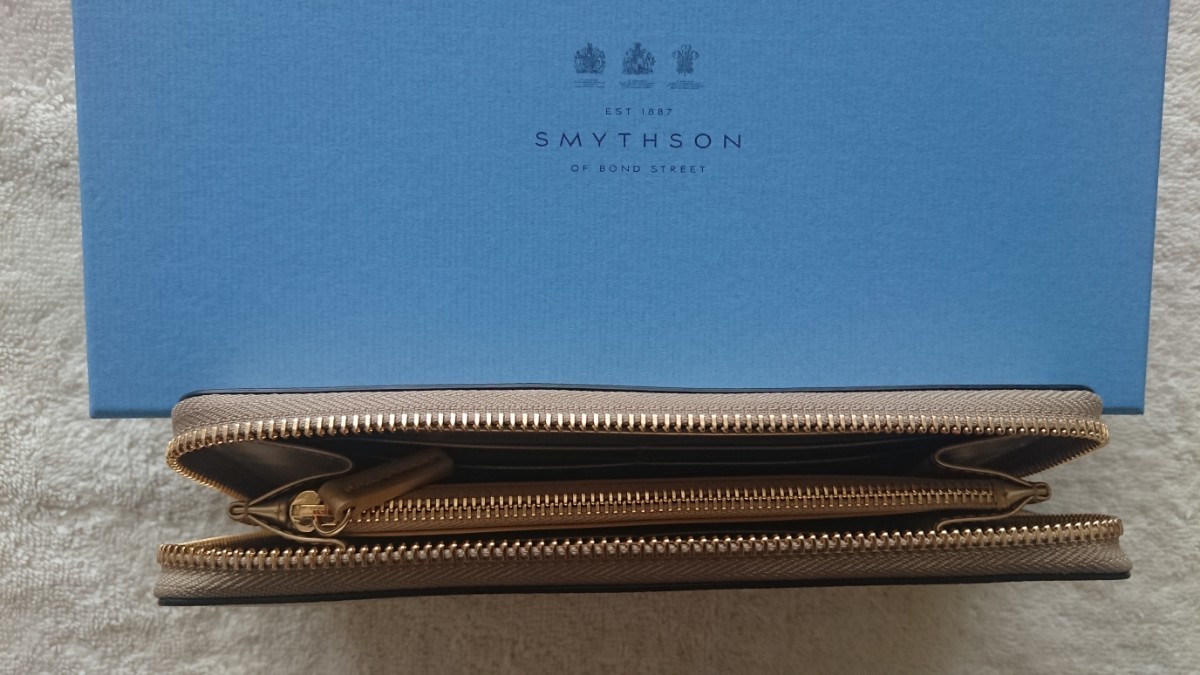 【Smythson スマイソン、新品】　Panama パナマ　財布　【ゴールド】