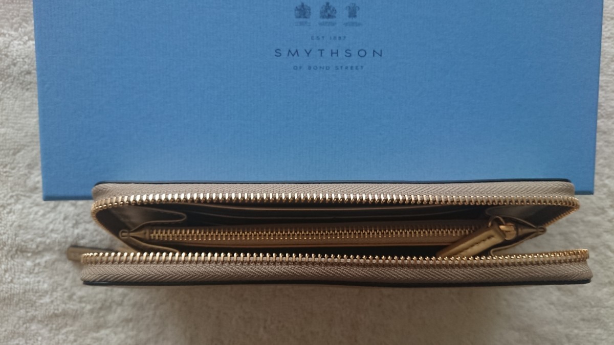 【Smythson スマイソン、新品】　Panama パナマ　財布　【ゴールド】