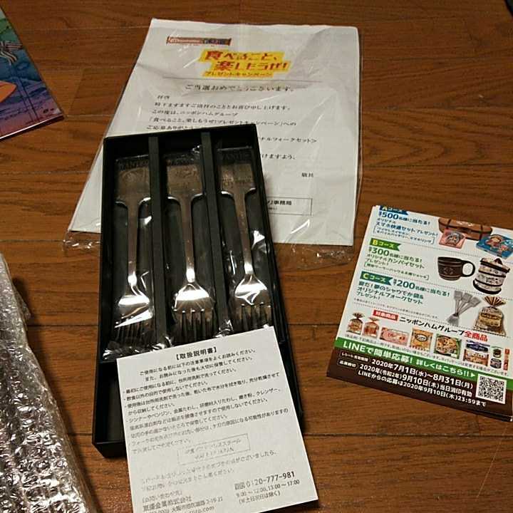 即決！　当選品　日本ハム×ワンピース　ワノ国風お膳セット&当選品　　ワンピース　フォークセット&クリアファイル&レジャーシート_画像5