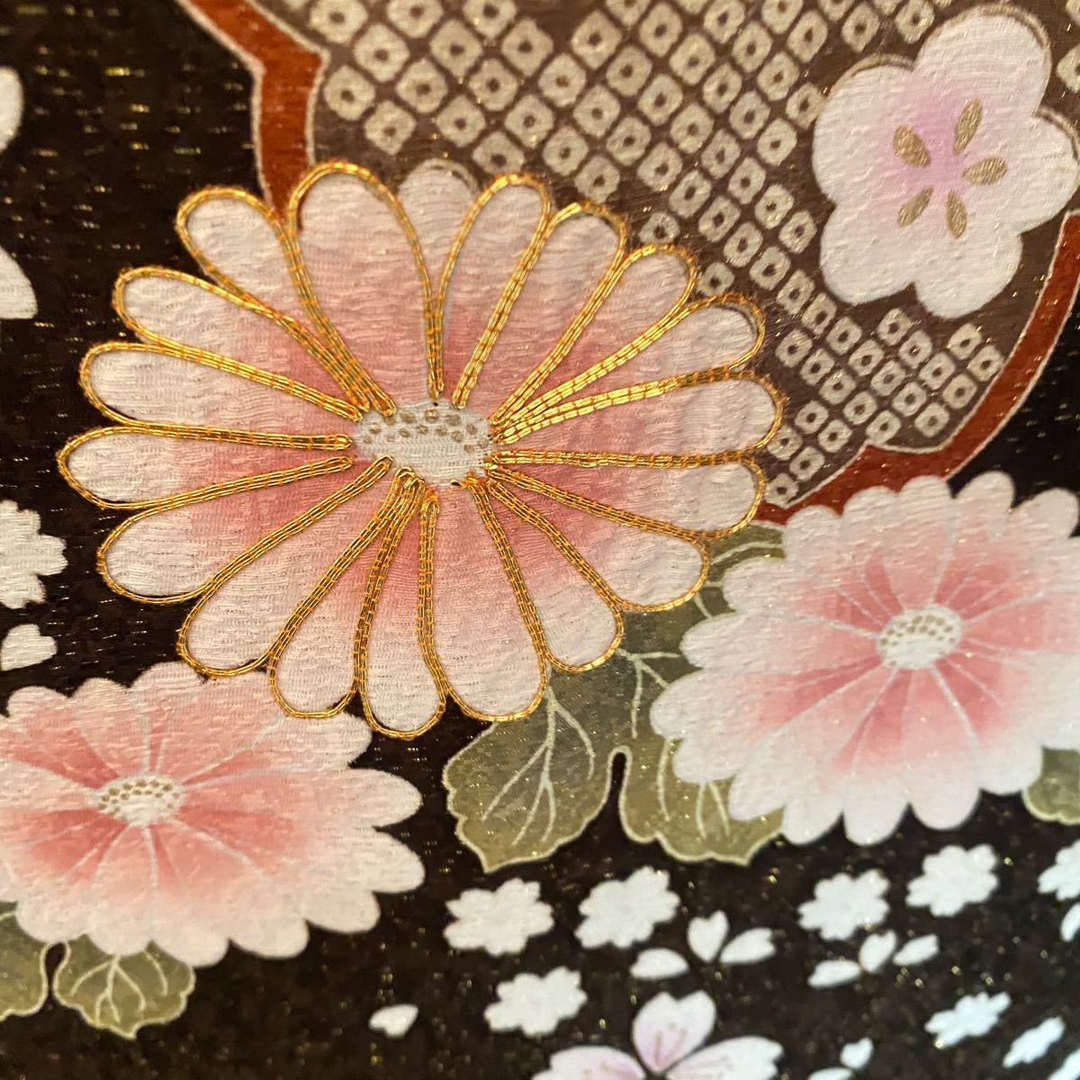 30%OFF!!セール中 成人式 振袖 焦げ茶 花尽し 金彩駒刺繍 極上の