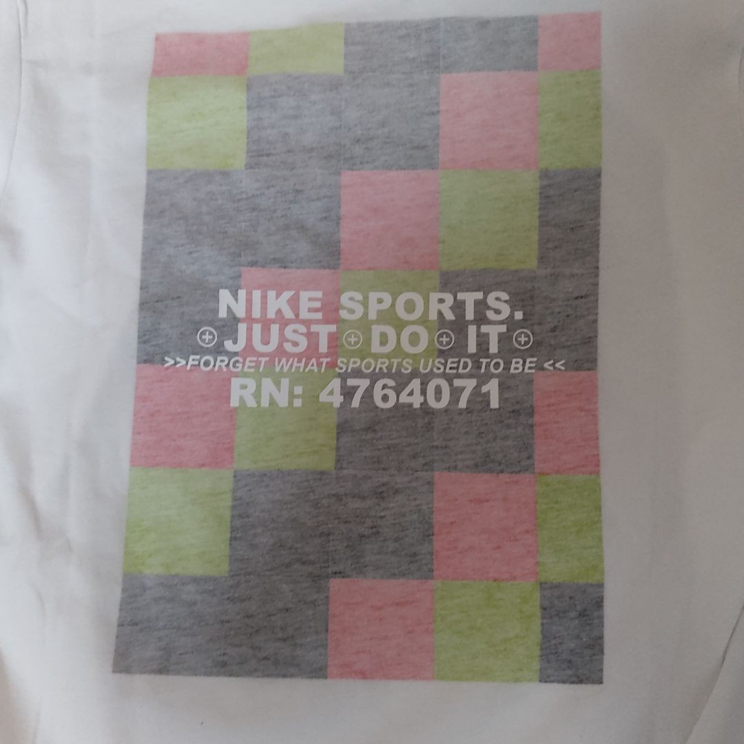 2点セット！新品！NIKE Tシャツ レッドロゴ Mサイズ と 万国旗Lサイズ