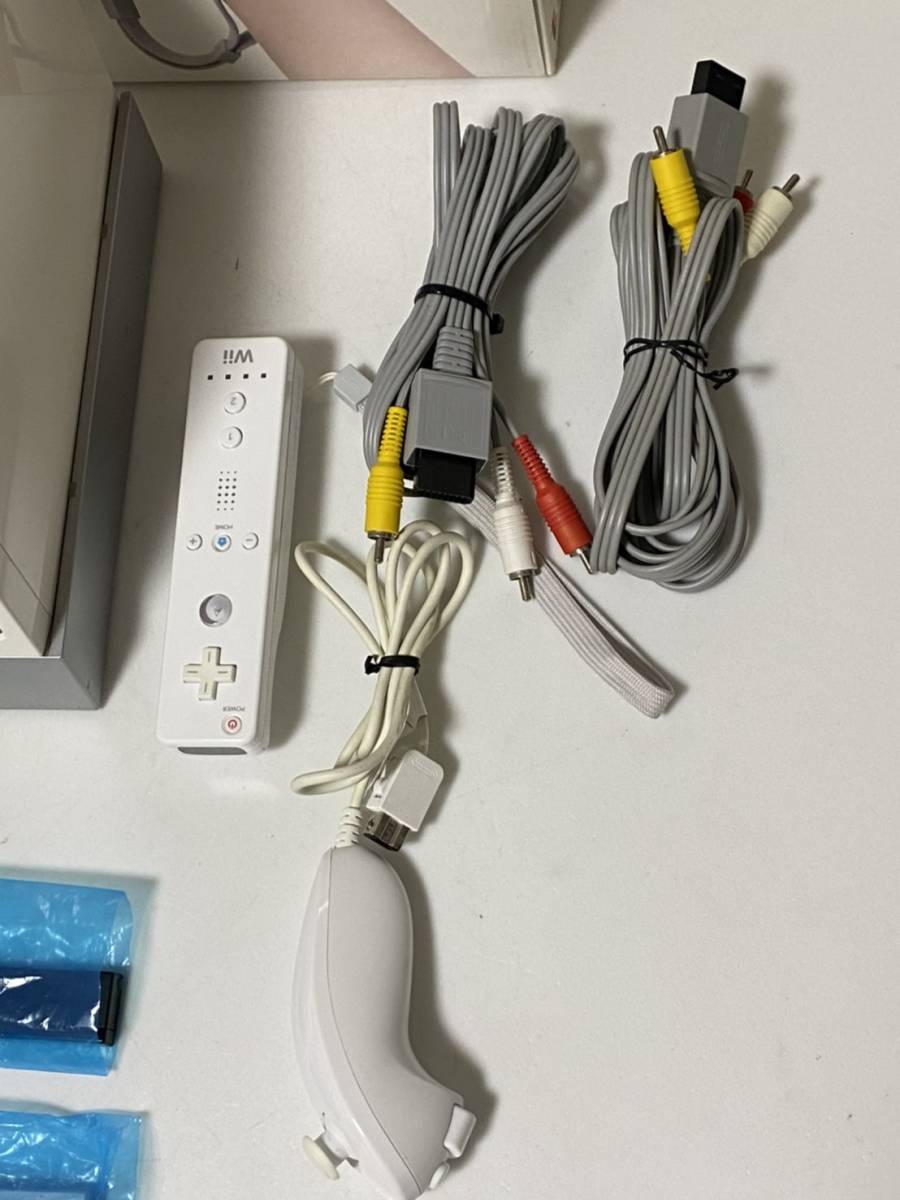 Nintendo Nintendo nintendo Wii RVL-S-WA white 