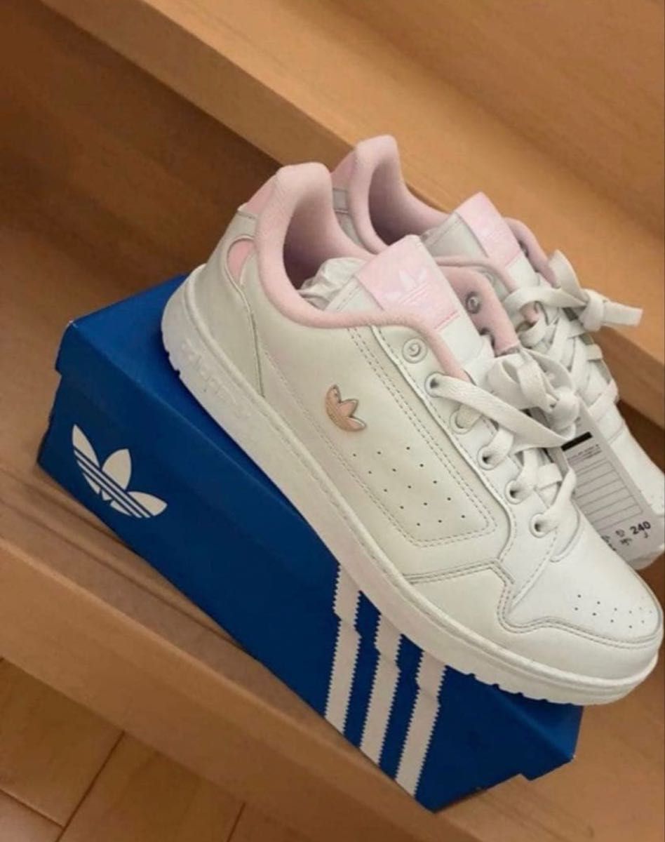 adidasアディダス スニーカー レディース 24センチ ホワイト 白 ピンク 