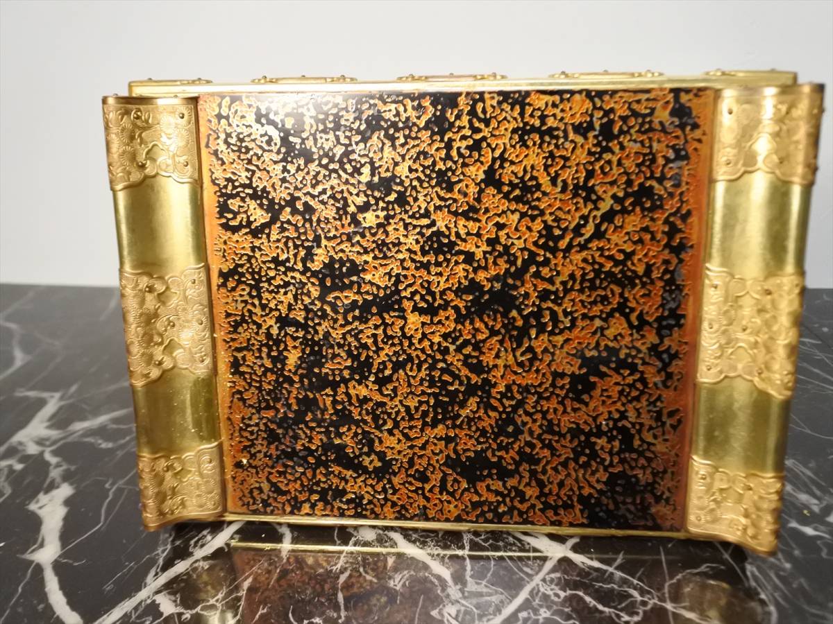 収集品 極上品 全金(裏金) 全方向彫り 和讃卓 虫喰塗り 仏具( 収集品 極上品 全金(裏金) 全方向彫り 和讃卓 虫喰塗り 仏具(