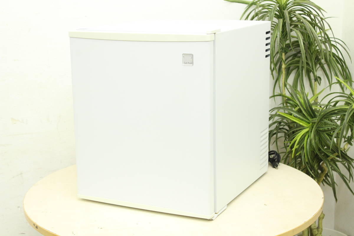 Sun Ruck サンルック 電子冷蔵庫 48L 1ドア冷蔵庫 SR-R4802 ベルチェ式 ミニ 17年製 小型 ワンドア 冷蔵庫 ①_画像1
