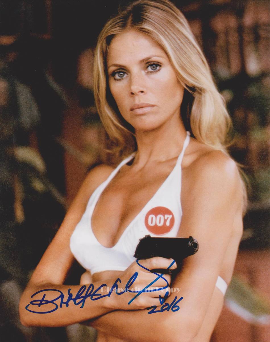 1974年 007 黄金銃を持つ男 Britt Ekland ブリット・エクランド サイン フォト_画像1