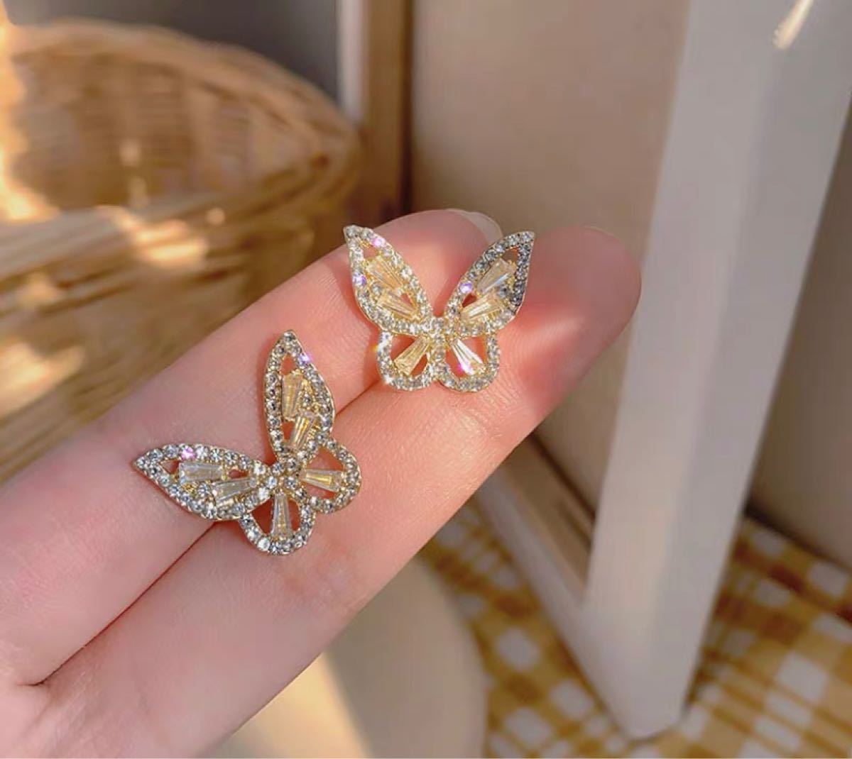 PayPayフリマ|バタフライピアス 韓国ピアス 蝶ピアス シンプル キラキラ PayPayフリマ|バタフライピアス 韓国ピアス 蝶ピアス シンプル キラキラ