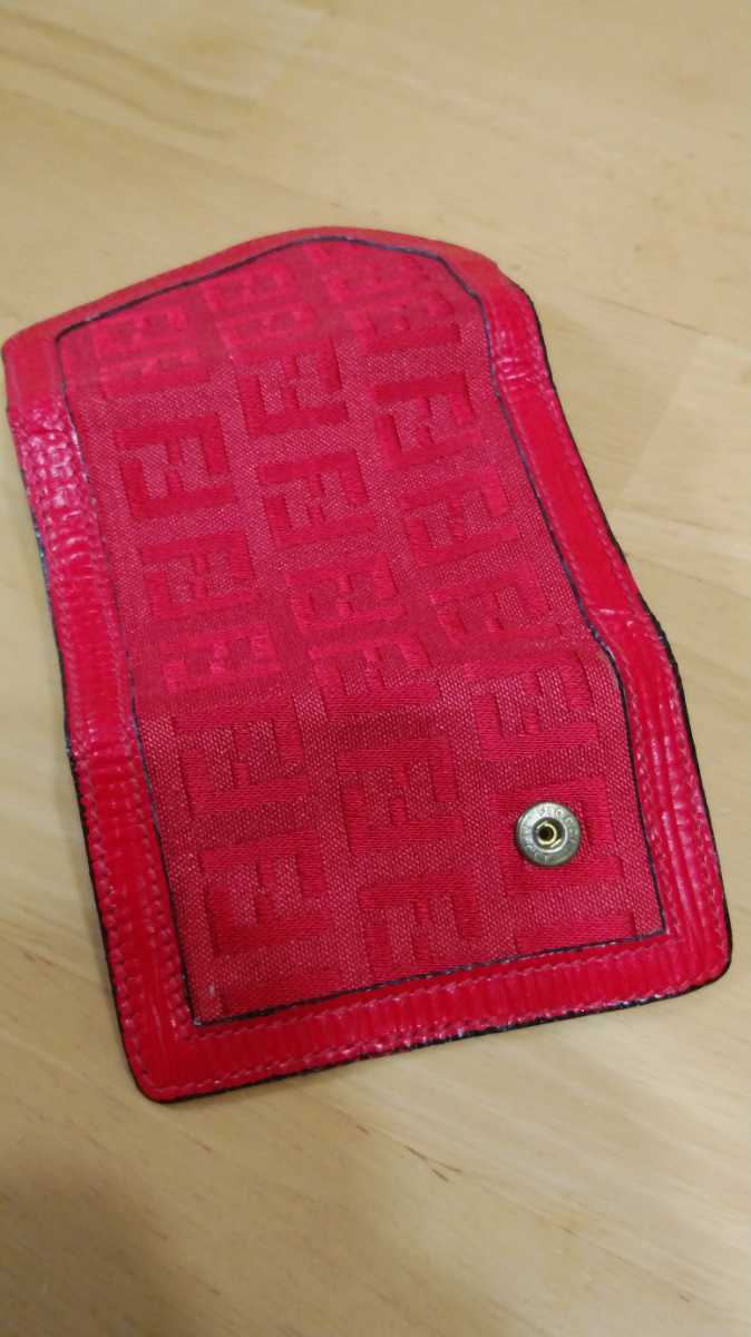 中古 FENDI フェンディ 可愛い 6連キーケース 赤色 ミニ ヴィンテージ 小さめ Fendi Mini Keycase 送料無料_画像3