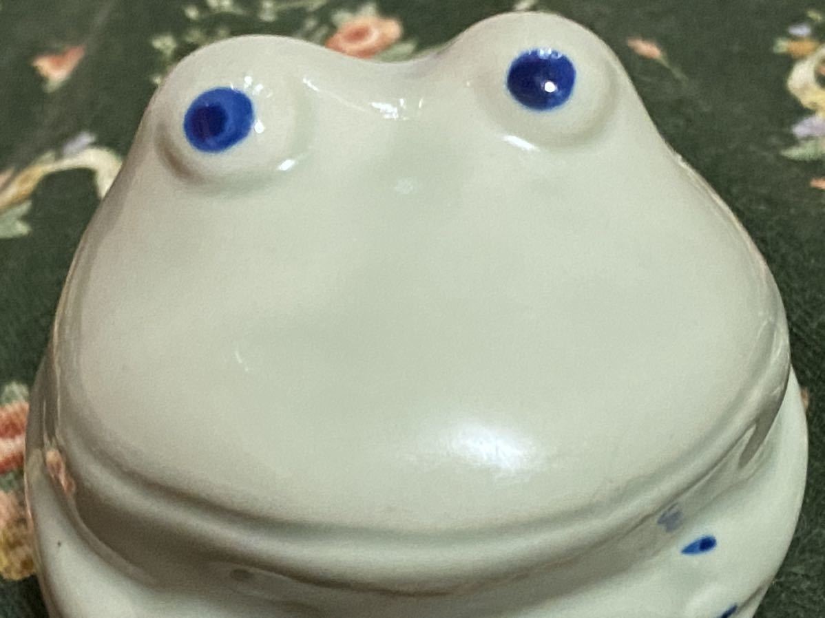 ☆カエル 陶器製 浮き玉 蛙 置物 インテリア コレクション 可愛い_画像2