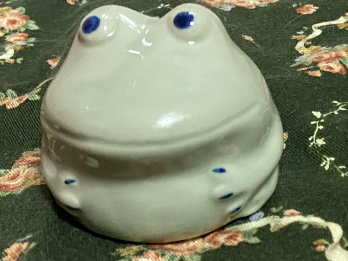 ☆カエル 陶器製 浮き玉 蛙 置物 インテリア コレクション 可愛い_画像1