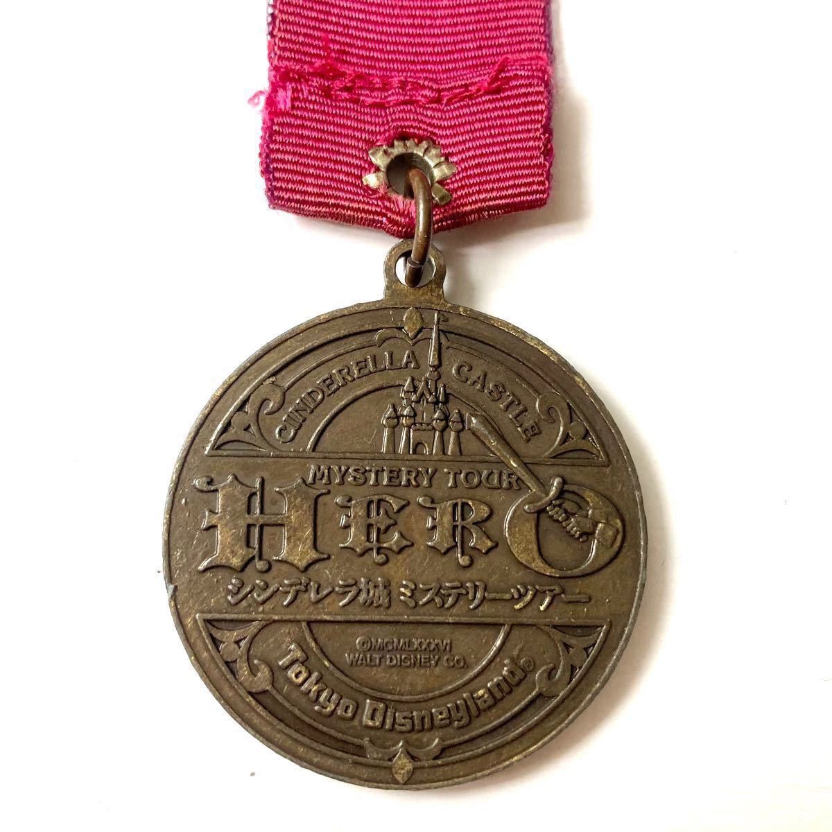 Paypayフリマ 東京ディズニーランド シンデレラ城 ミステリーツアーメダル 勇者のメダル 非売品