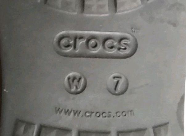 crocs　クロックス　エックスストラップ　サンダル　黒Ｘゴールド_画像5