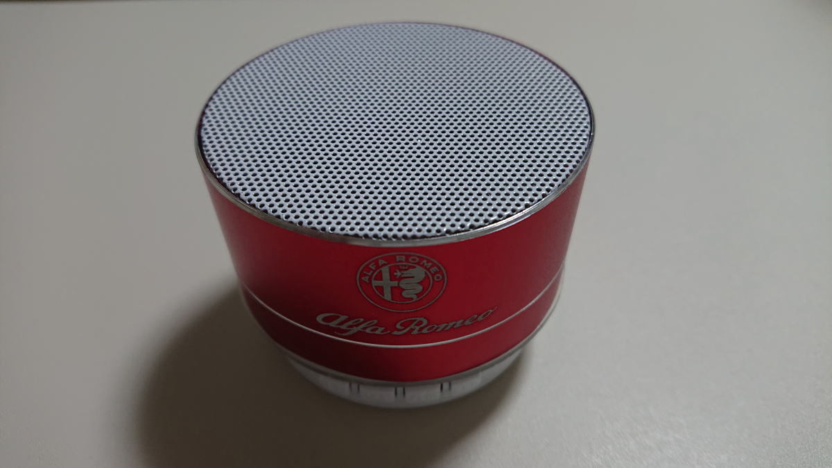 [1 пункт только ] Alpha Romeo действующий белый Logo модель беспроводной Bluetooth портативный маленький размер динамик корпус цвет : красный 