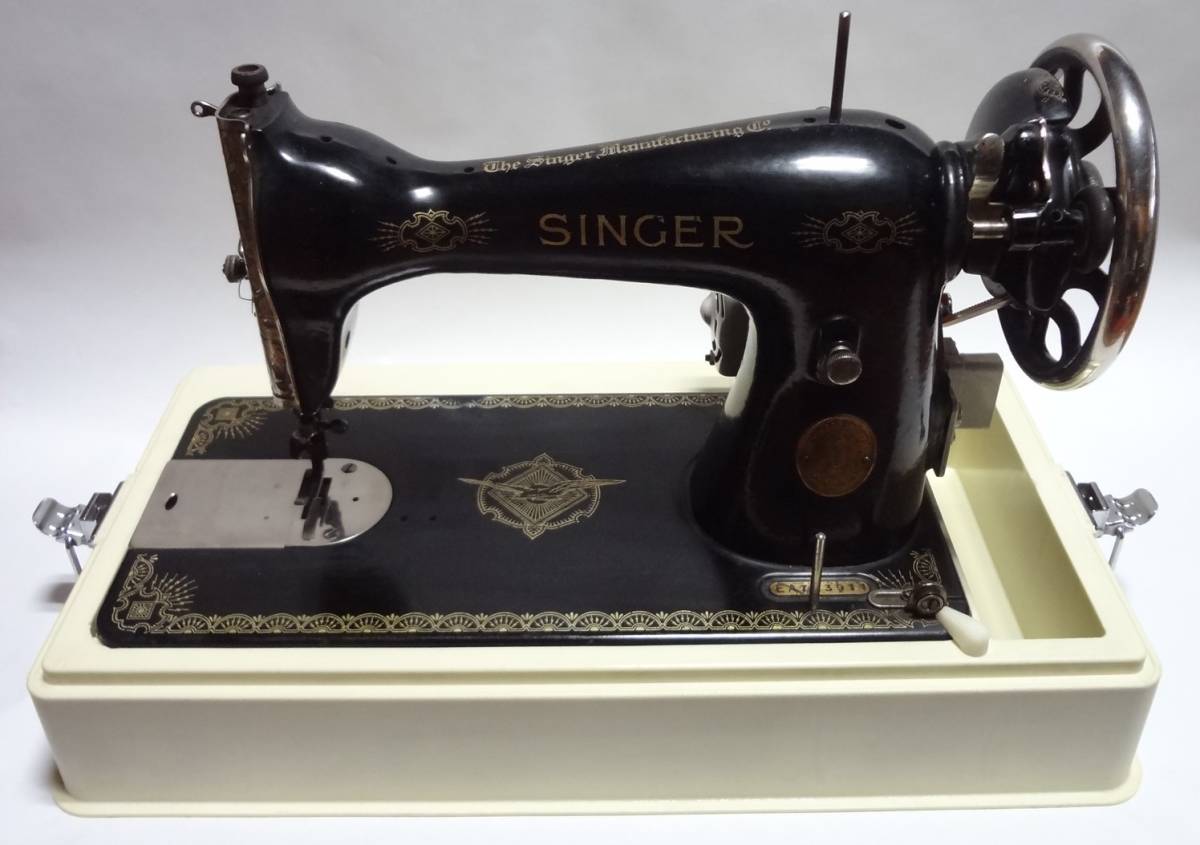 ** retro SINGER sewing machine 15K83 (.. eyes type ) * electric modified goods **