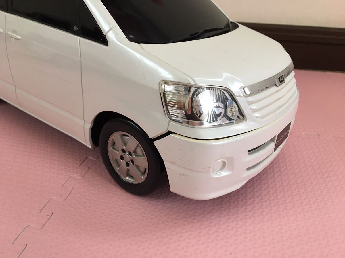 送料無料 大きいミニカー トヨタ ノア 1/10 カラーサンプル TOYOTA NOAH