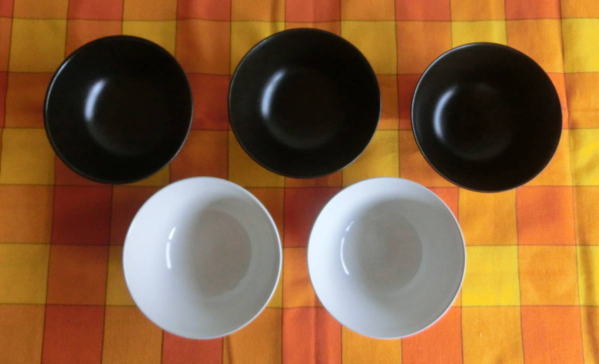 飯碗５枚セット　茶碗　ライスボウル　大　黒３枚　白２枚　無地_画像2