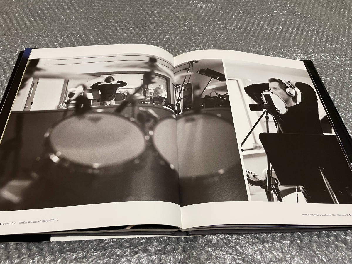 洋書★ボン・ジョヴィ【25周年記念 写真集】★レコーディング ライブ バックステージ プライベートショット等★洋楽 ハードロック★豪華本_画像6