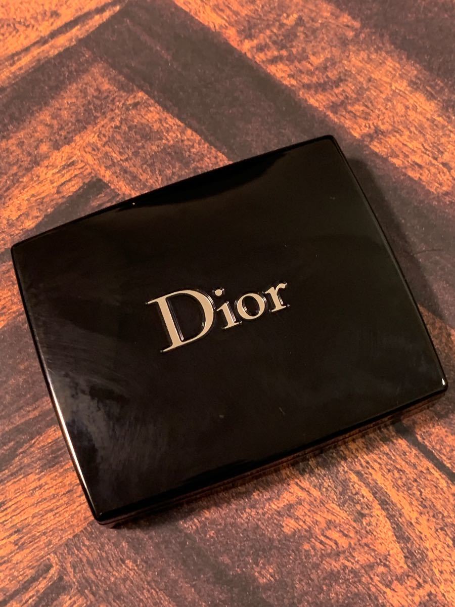 クリスチャンディオール Dior トリオブリックパレット #643 ピュア ペタルズ 3.3g 