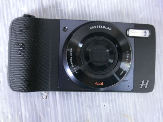 D479　motorola　モトローラ　HASSELBLAD　ハッセルブラッド　10倍光学ズーム　スマホカメラ　４１１６_画像1