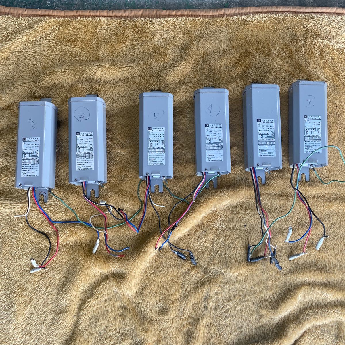 Yahoo!オークション - 岩崎電気 水銀灯安定器 H3CC2B352 200B Yahoo!オークション - 岩崎電気 水銀灯安定器 H3CC2B352 200B