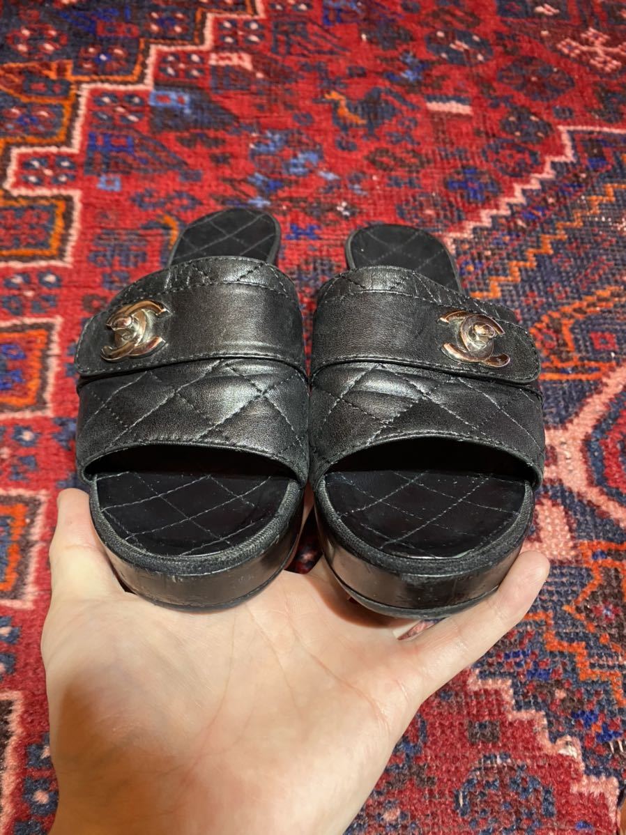 CHANEL TURN LOCK COCO MARC MATERASSE LEATHER SANDALS MADE IN ITALY