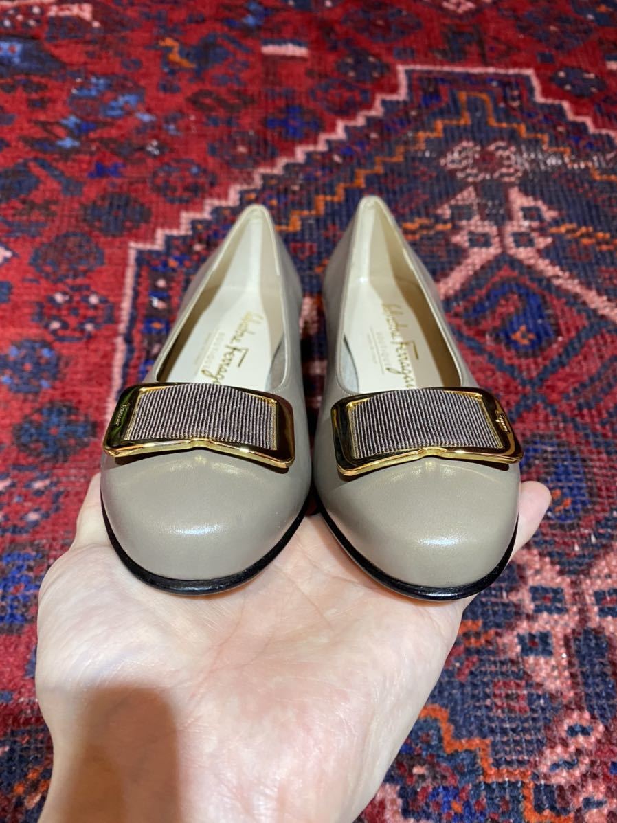 新品Salvatore Ferragamo GRECA LOGO LEATHER PUMPS MADE IN ITALY/サルヴァトーレフェラガモロゴレザーパンプス_画像3