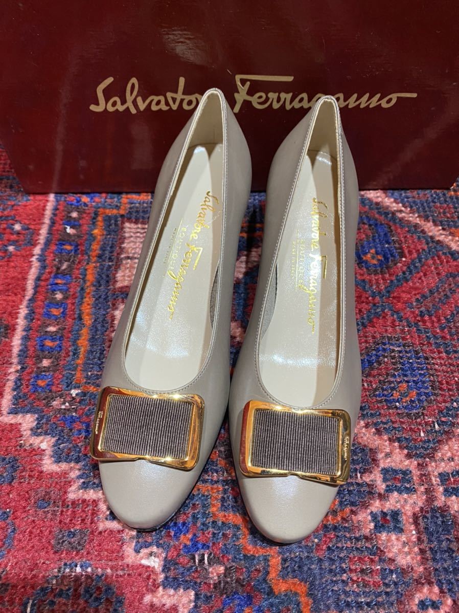 新品Salvatore Ferragamo GRECA LOGO LEATHER PUMPS MADE IN ITALY/サルヴァトーレフェラガモロゴレザーパンプス_画像1