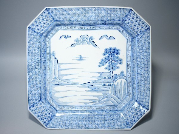 古伊万里 風景図 七宝繋ぎ 隅きり角大皿 38センチ [No.ZO-2346 古伊万里 風景図 七宝繋ぎ 隅きり角大皿 38センチ [No.ZO-2346