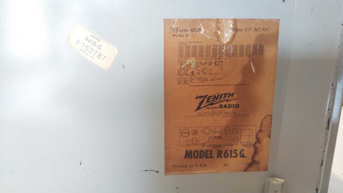 絶妙なデザイン ゼニスZENITH社（アメリカ）、真空管ラジオ 、R615G（1952年、昭和27年式）、作動品、オリジナル美品 - アンティーク -  labelians.fr