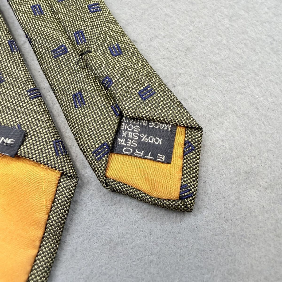 極美品 ETRO エトロ ロゴ モノグラム シルク100 ネクタイ 総柄 イタリア製 グリーン系 刺繍 ビジネス フォーマル レギュラータイ_画像5