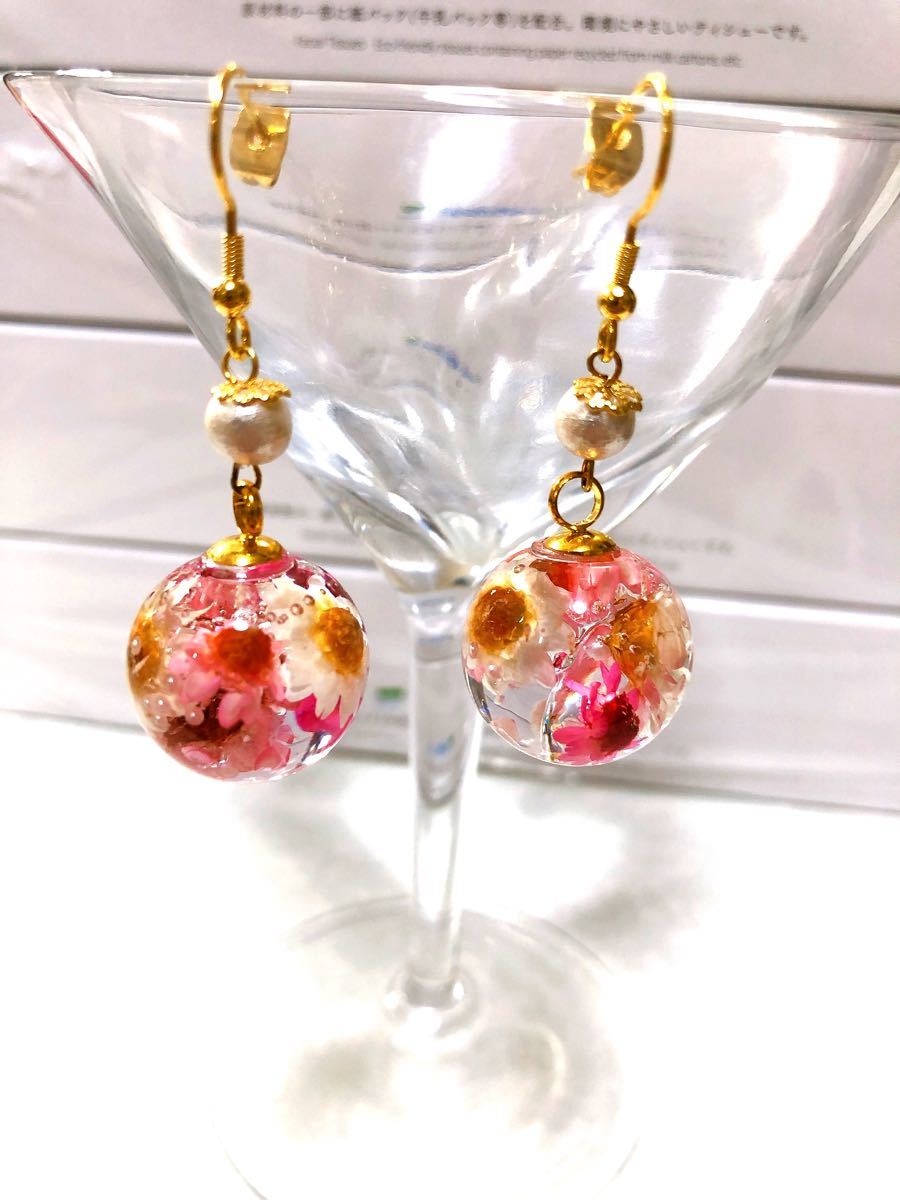 Paypayフリマ 水に浮かぶ花 ガラスドーム ピアス Paypayフリマ 水に浮かぶ花 ガラスドーム ピアス