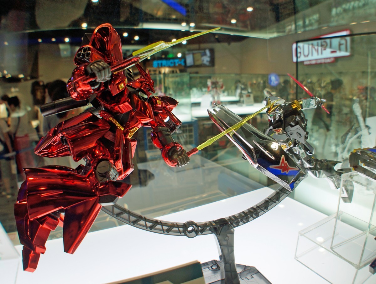 最終値下げ!【新品・未製作】ガンダムベース限定νガンダム vs サザビー 宿命の対決セット トリプルアクションベース付