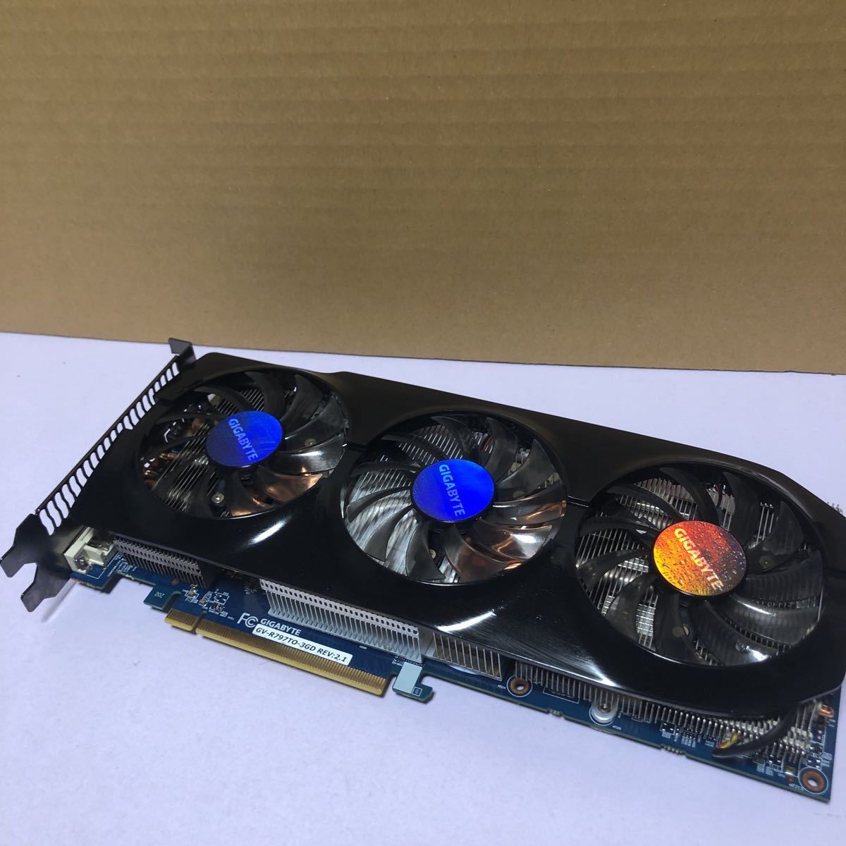 【お年玉セール特価】 HD GIGABYTERadeon GV-R797TO-3GD 中古美品グラフィックスカード 7970 mini-DP管理号SHZ231 DVI-I/HDMI/2x 3.0/ PCI-Express GDDR5 PCI Express 【お年玉セール特価】 HD GIGABYTERadeon GV-R797TO-3GD 中古美品グラフィックスカード 7970 mini-DP管理号SHZ231 DVI-I/HDMI/2x 3.0/ PCI-Express GDDR5 PCI Express