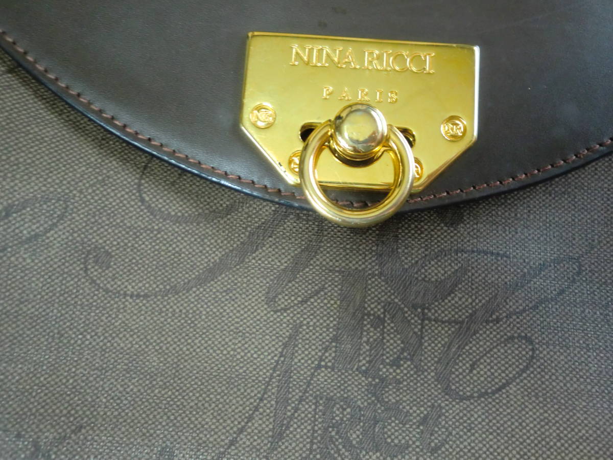 【USED】送料無料 美品 ニナ・リッチNina Ricci レディースショルダーバック 茶 総柄 収納2 マルチポケット×1(ファスナー) 品質証明 C-015_画像2