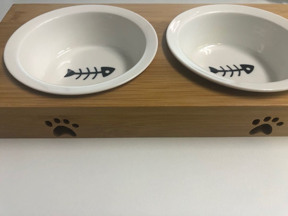 ペット食器 スタンド 食器台 陶器 ボウル 斜め 食べやすい 負担軽減 取り外し可能 自然木製 猫のえさ皿 2つ陶器