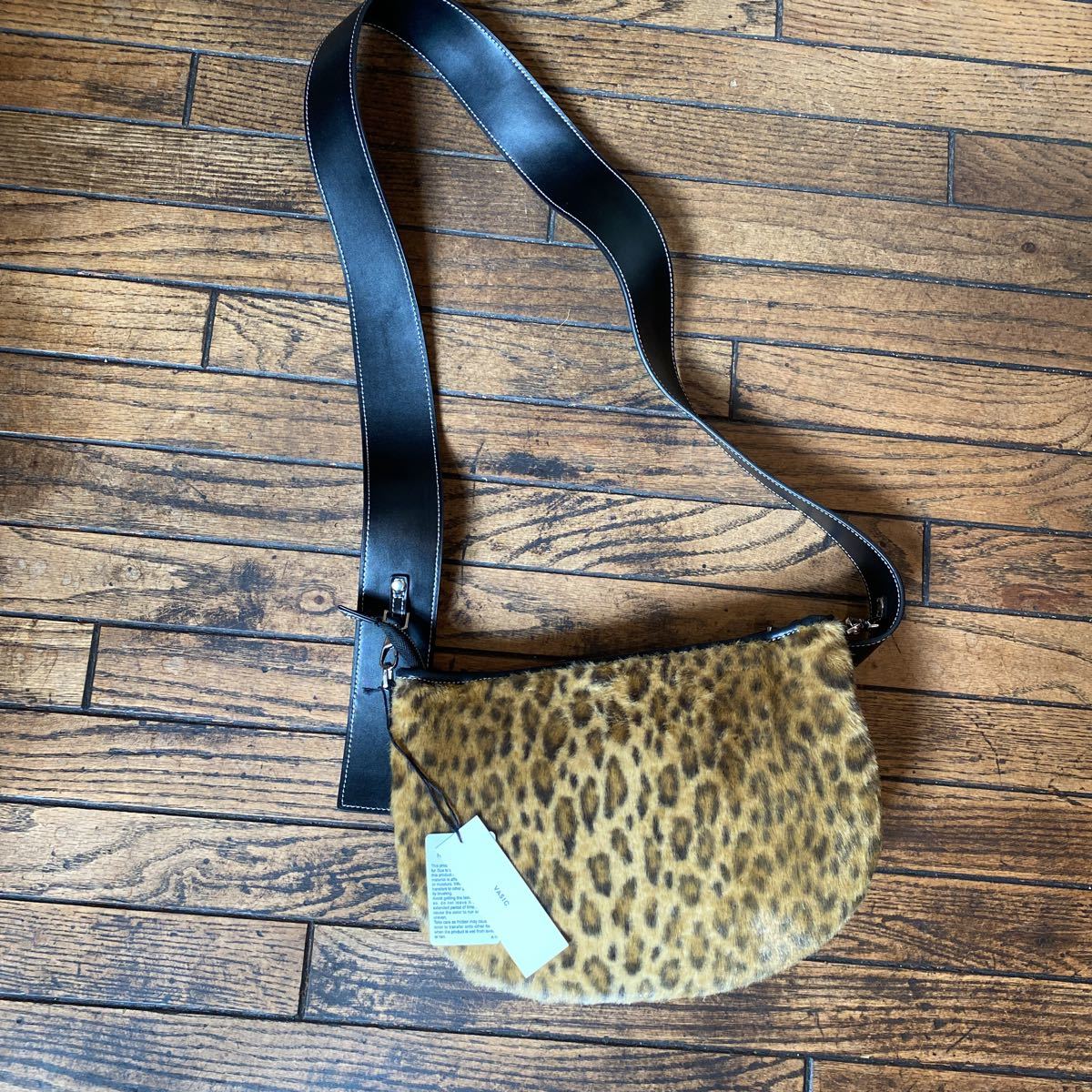 未使用 VASIC ヴァジック レイ ファー ショルダーバッグ レオパード LAY FUR LEOPARD レオパード柄 ヒョウ柄  豹柄｜PayPayフリマ