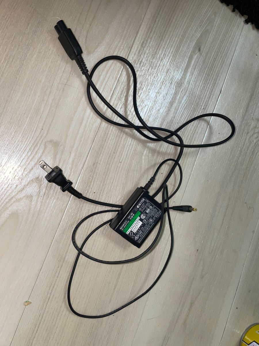 【ジャンク品】SONY PSP本体　ACアダプタ充電器　オマケ付き