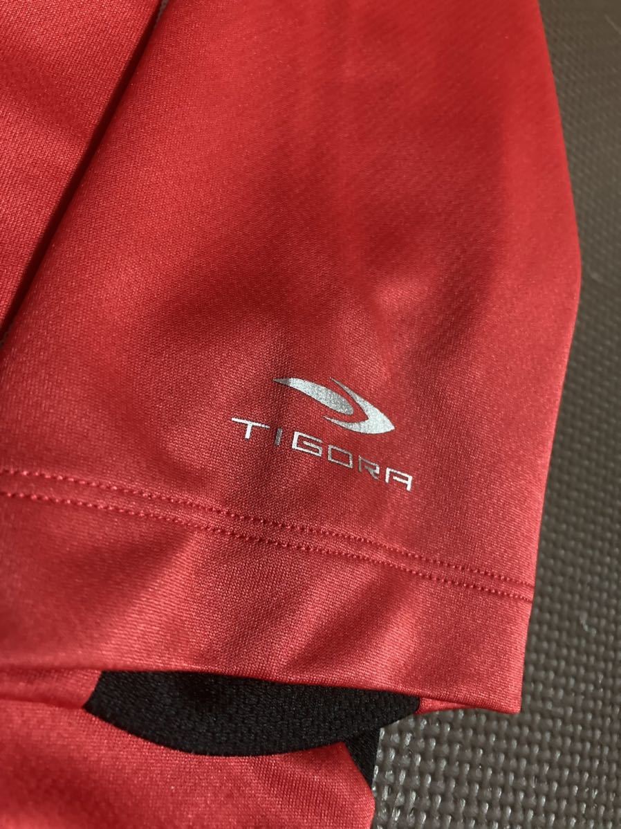 超美品TIGORA赤、黒、白、ロゴシルバー半袖ストレッチトップス　サイズＭ_画像4