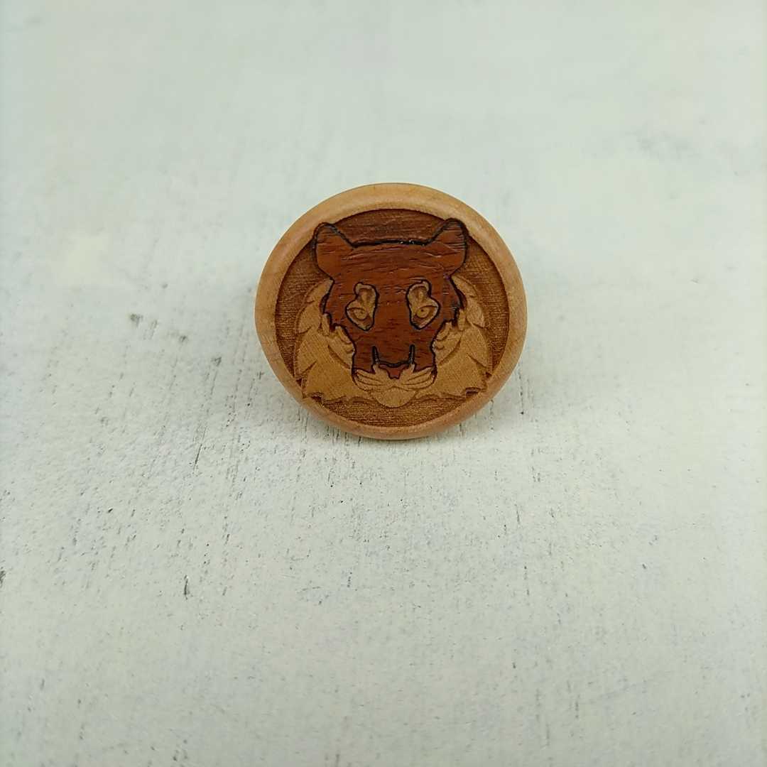 [ hand made ] new goods / natural / wooden / tiger /./ less coloring / animal / animal / ring / ring / wood ring /17.5 number /L04096551/