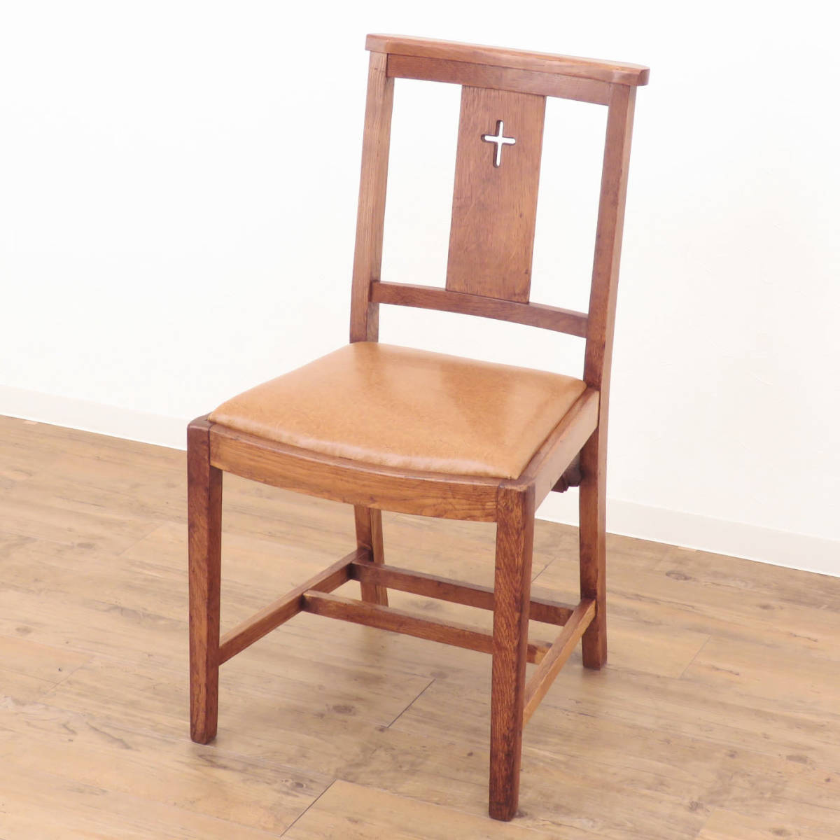 十字架のくり抜きがあるイギリスの古い教会椅子 チャーチチェア 人気商品ランキング AL-0975 格安SALEスタート
