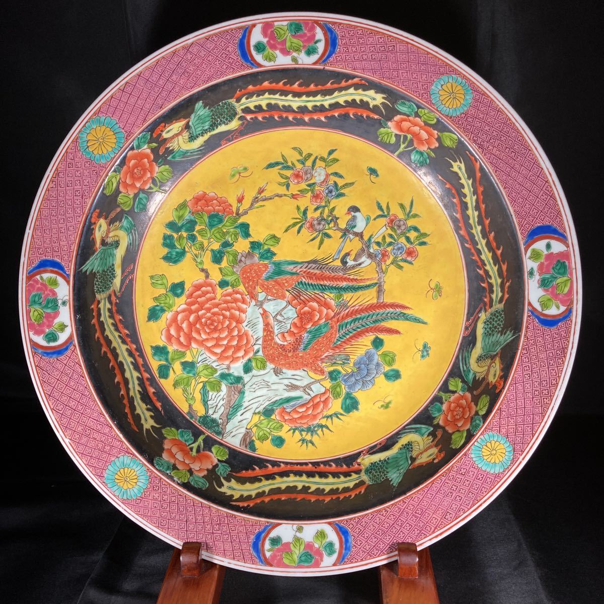 中国美術　大清康熙年製大皿 色絵 つがい鳳凰　小鳥　牡丹　兜大鉢　古木箱（布貼り）