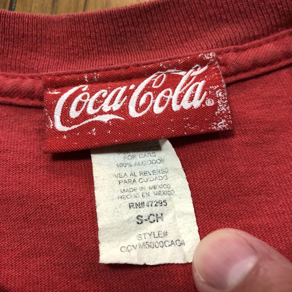 大きめSサイズ！コカコーラ COCA COLA古着半袖Tシャツ 赤 メキシコ製 汚れ有りロゴTシャツ コカ・コーラ