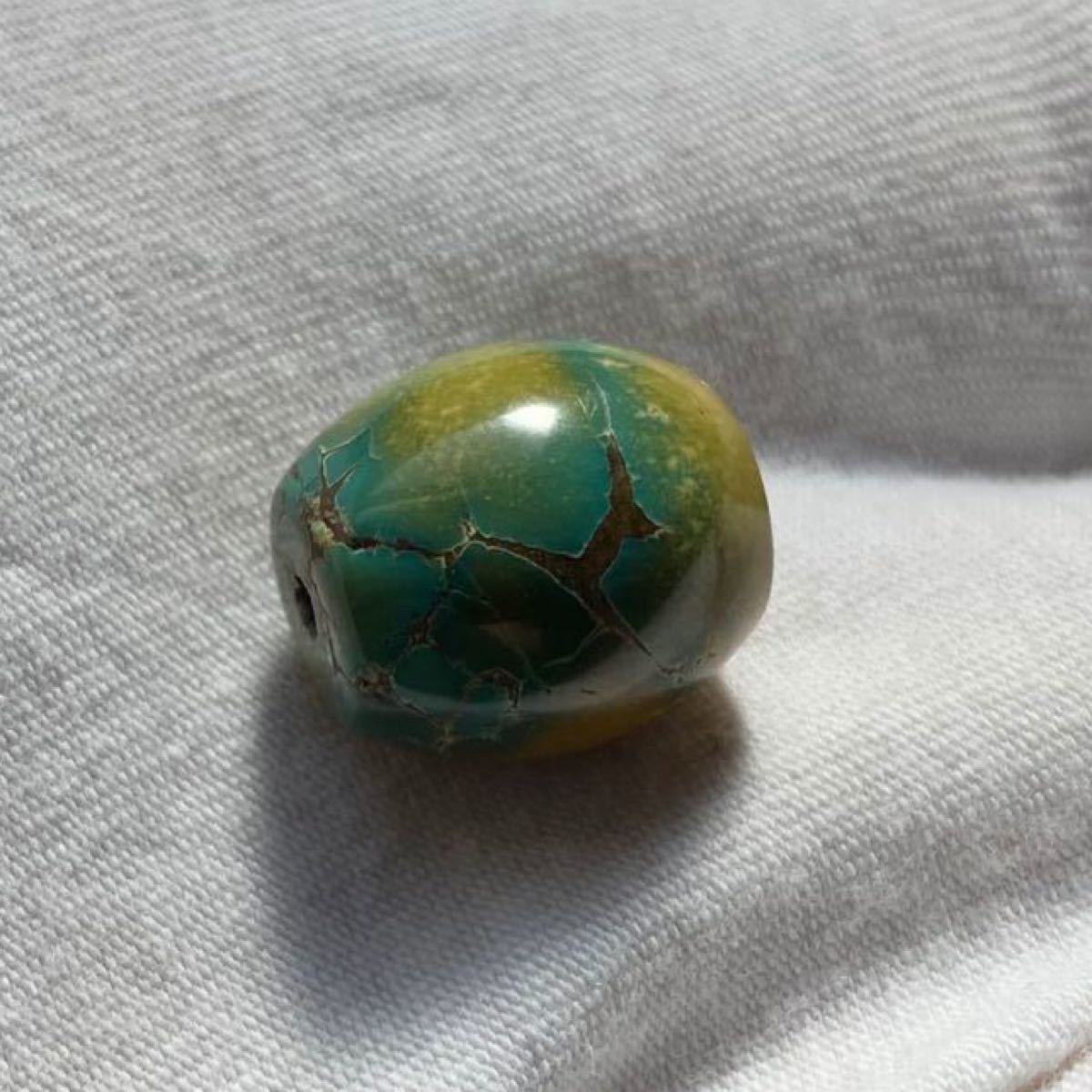 トルコ石　ターコイズ　桶珠（親玉） 緑松石　湖北省産　陶器の様な艶
